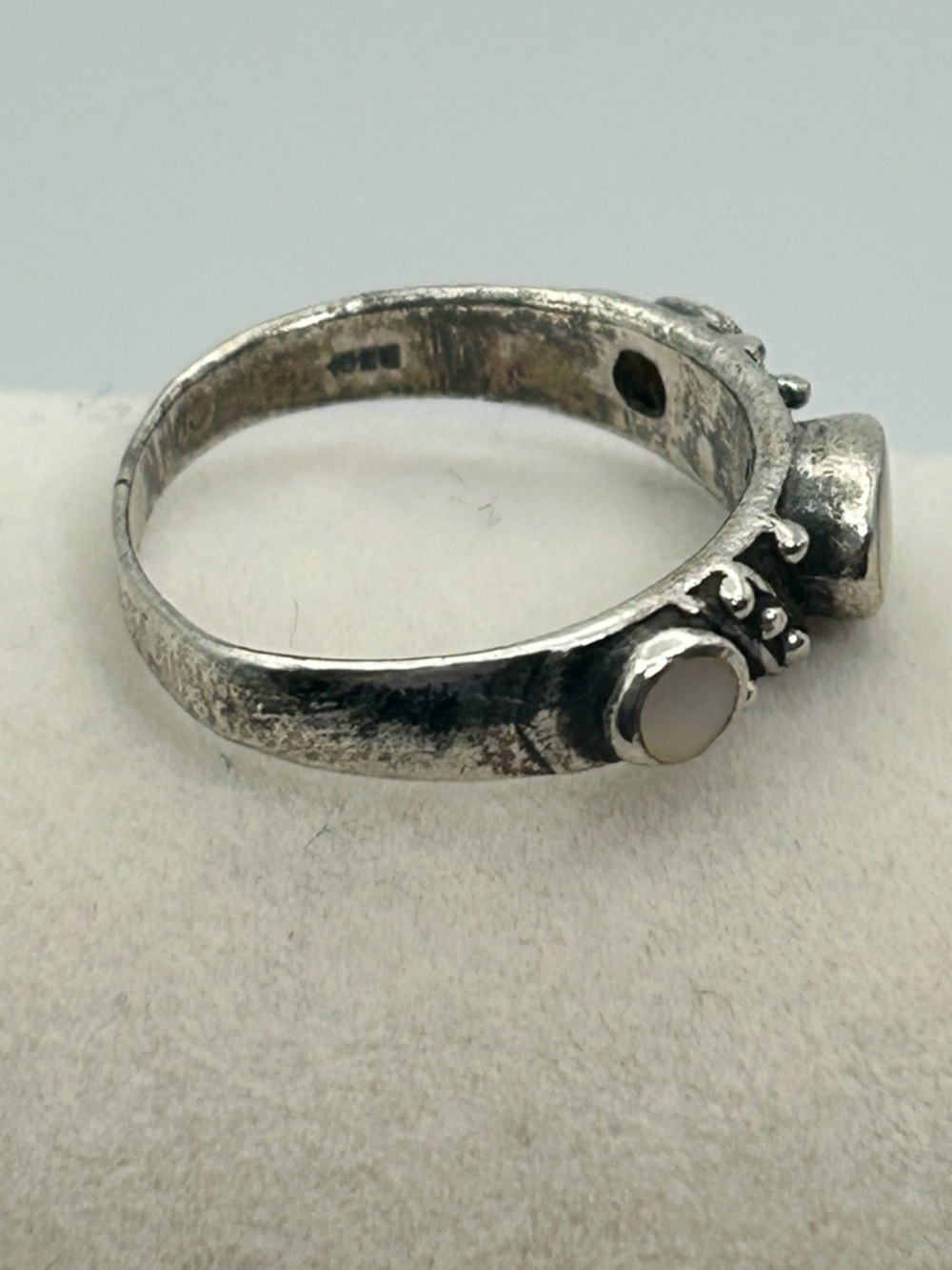 Sterling Silver Mother of Pearl Ring Size 6 Vintage Stamped 925 Patina - Picture 7 of 12